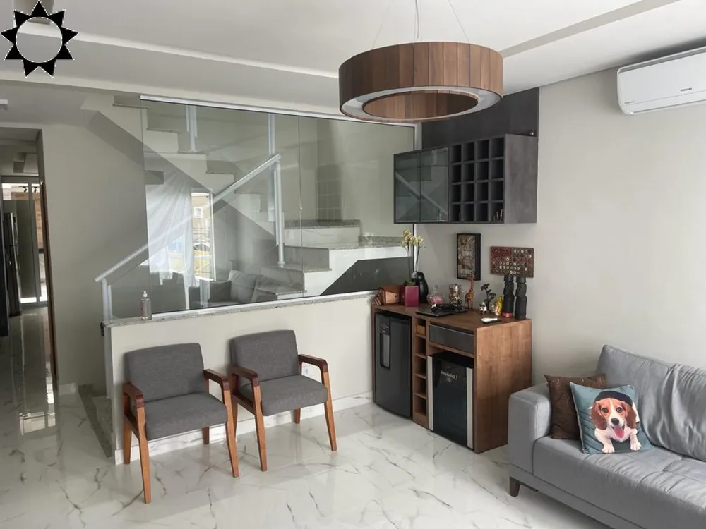 Casa, 3 quartos, 201 m² - Foto 1