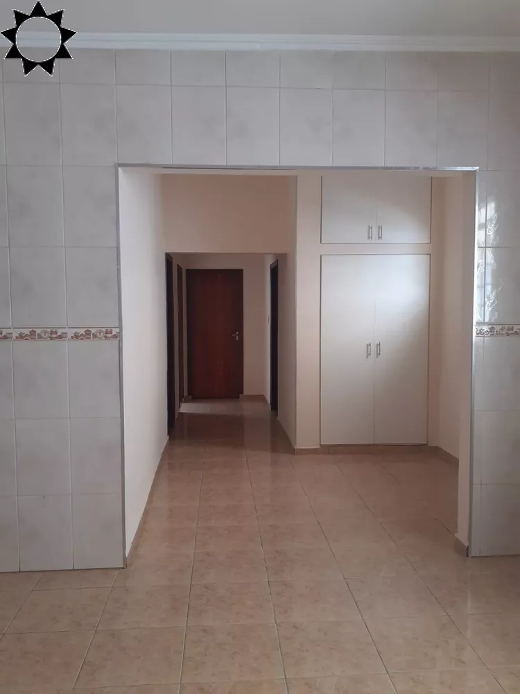 Casa à venda com 6 quartos, 292m² - Foto 1