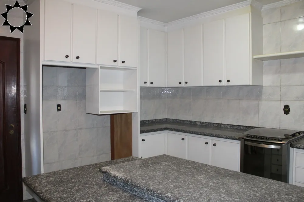 Casa, 4 quartos, 245 m² - Foto 2