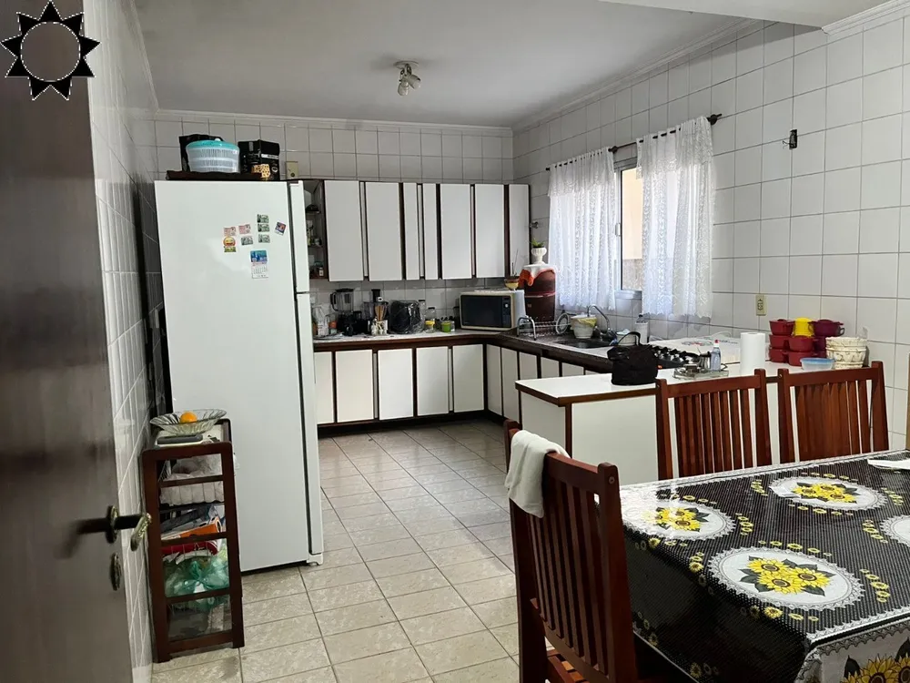 Casa, 4 quartos, 184 m² - Foto 1
