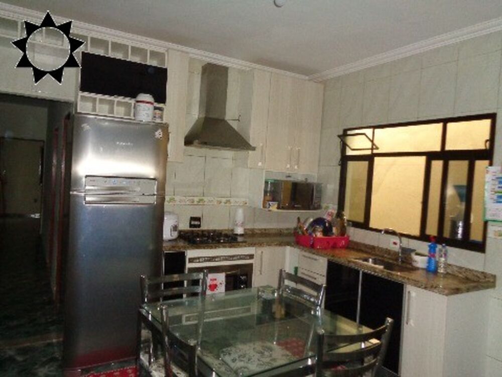 Casa à venda com 3 quartos, 113m² - Foto 1