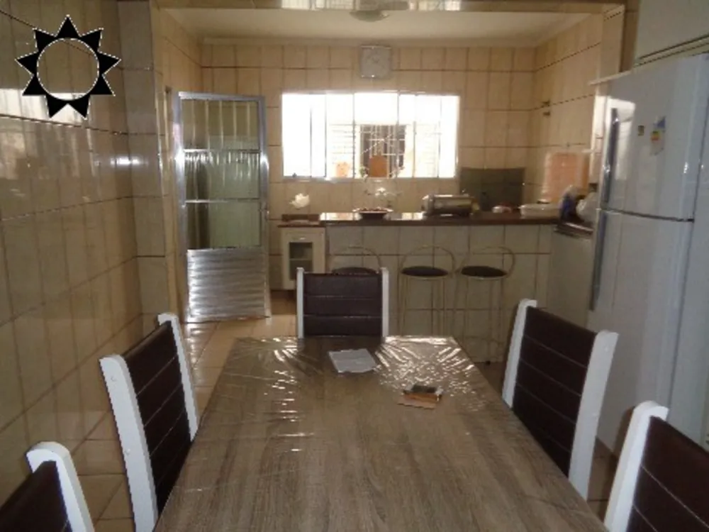 Casa, 2 quartos, 250 m² - Foto 1