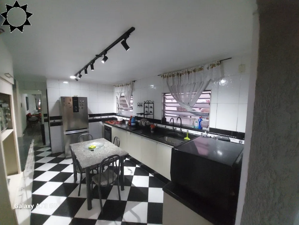 Casa, 4 quartos, 204 m² - Foto 3