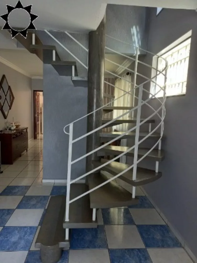 Casa à venda com 4 quartos, 168m² - Foto 3