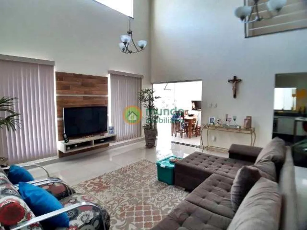 Sobrado, 3 quartos, 247 m² - Foto 2