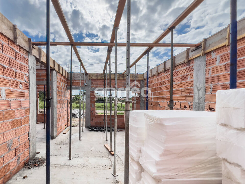 Casa à venda com 3 quartos, 82m² - Foto 2