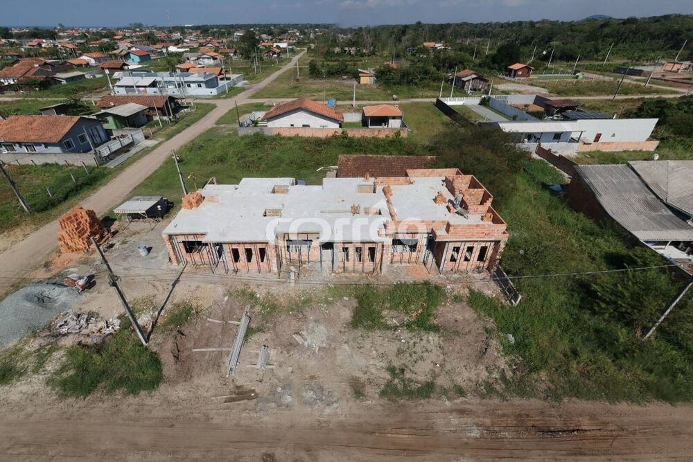 Casa à venda com 3 quartos, 82m² - Foto 4