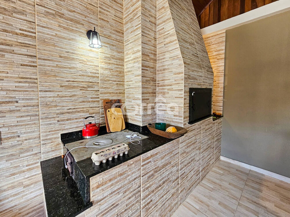 Sobrado à venda com 4 quartos, 196m² - Foto 1