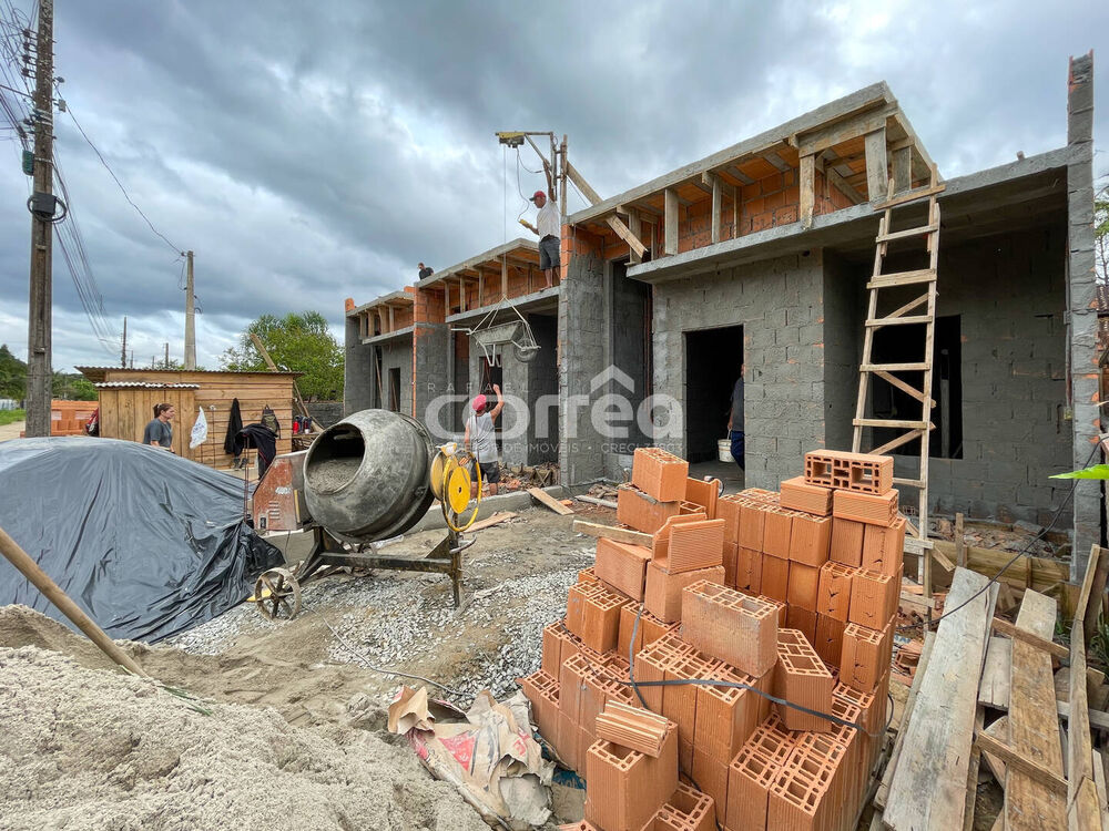 Casa à venda com 2 quartos, 62m² - Foto 2