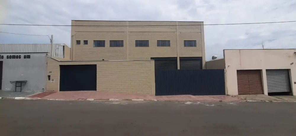 Loja-Salão, 740 m² - Foto 1