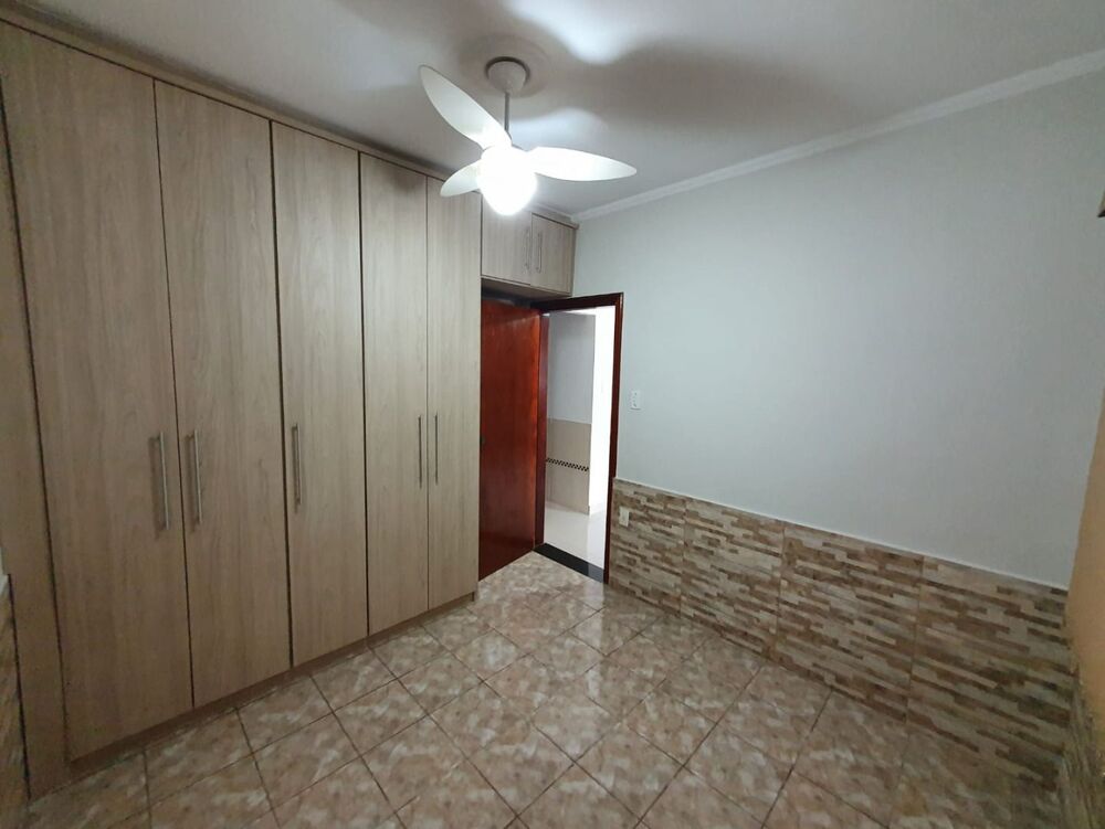 Casa à venda com 2 quartos, 198m² - Foto 2