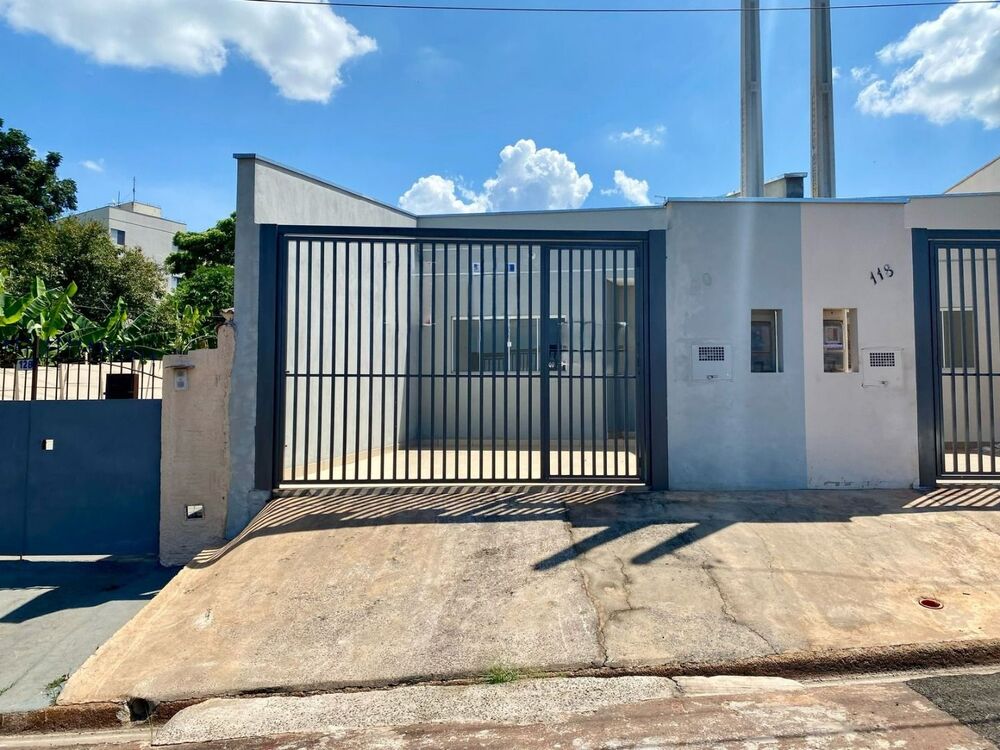 Casa à venda com 2 quartos, 100m² - Foto 1