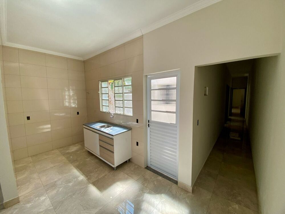 Casa à venda com 3 quartos, 85m² - Foto 2