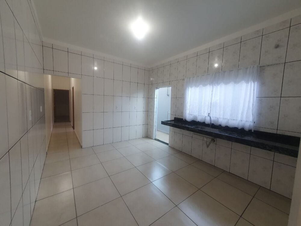 Casa à venda com 2 quartos, 100m² - Foto 3