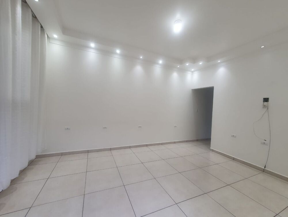 Casa à venda com 2 quartos, 100m² - Foto 1