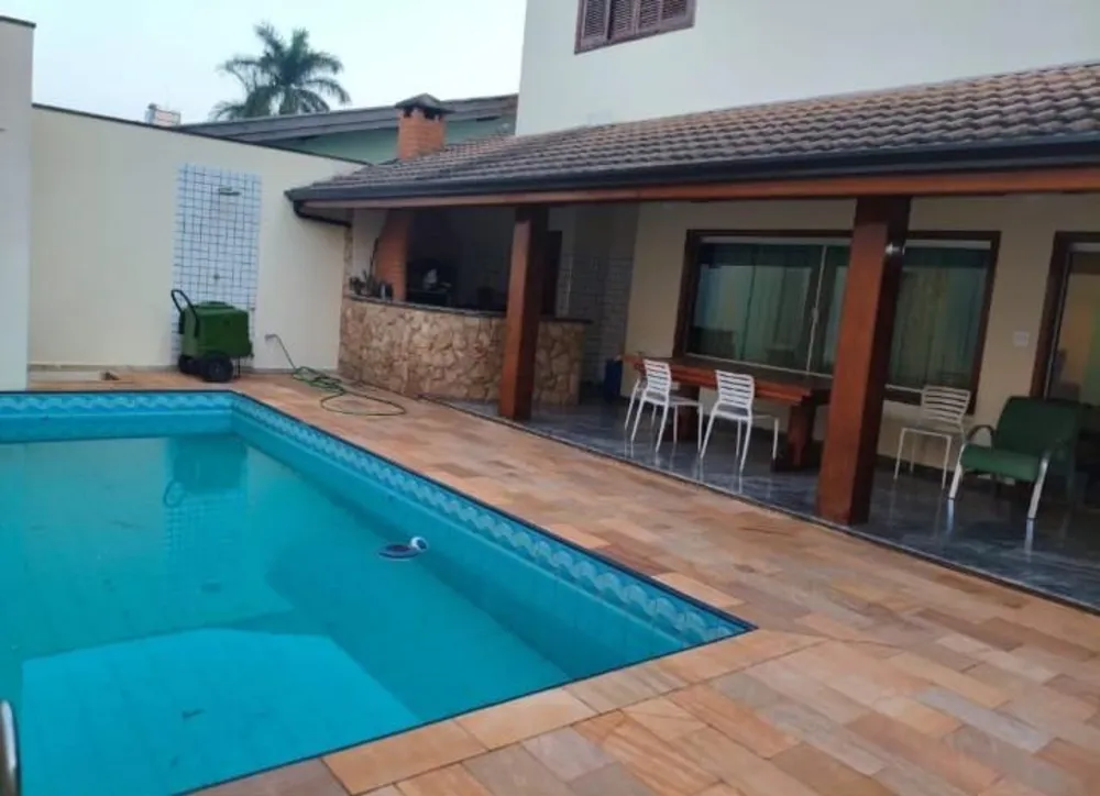 Casa, 4 quartos, 325 m² - Foto 1