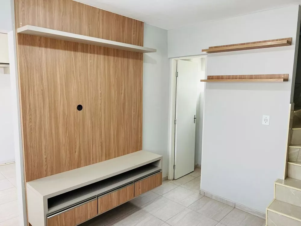 Casa à venda com 2 quartos, 70m² - Foto 5