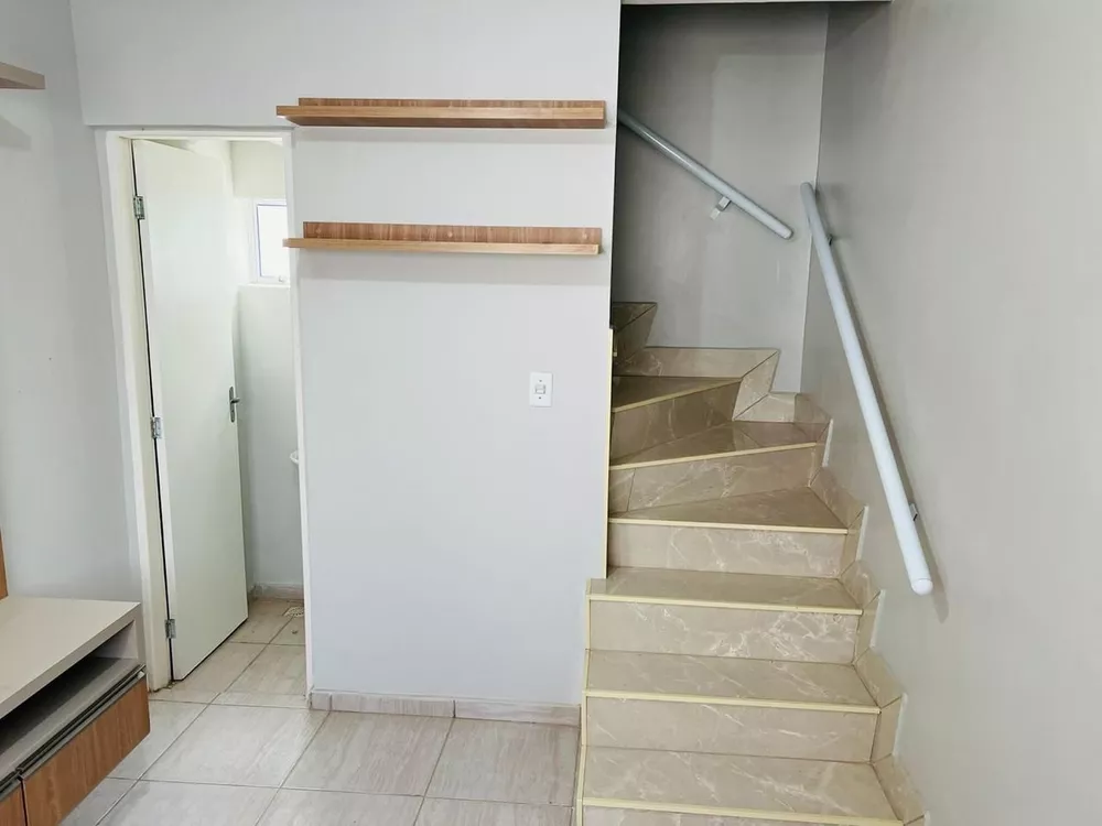 Casa à venda com 2 quartos, 70m² - Foto 6