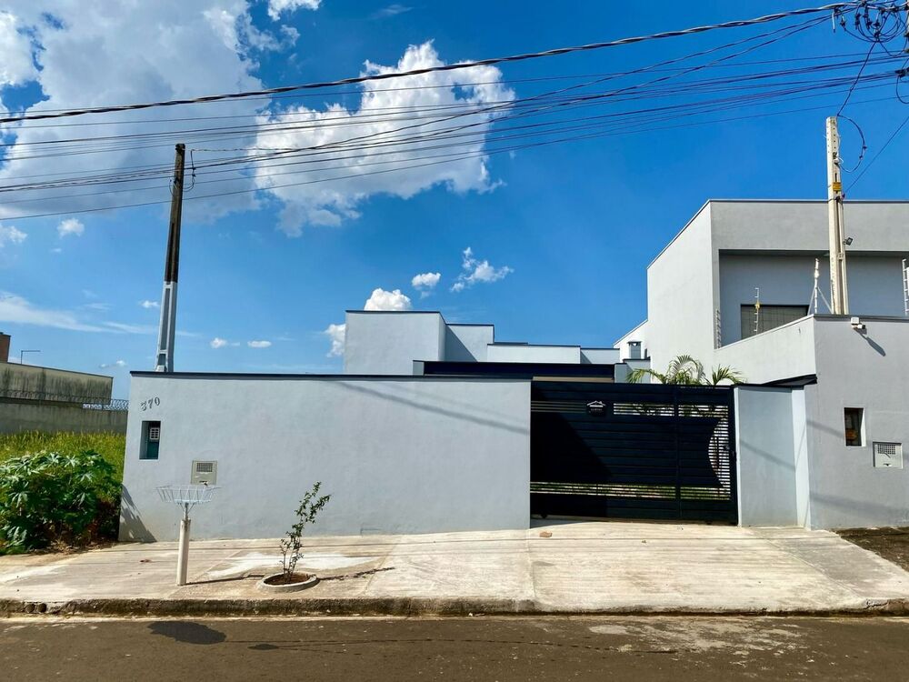 Casa à venda com 2 quartos, 105m² - Foto 1