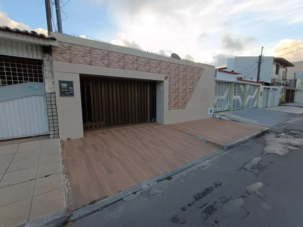 Casa à venda com 4 quartos, 145m² - Foto 1