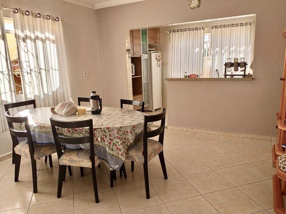 Sobrado à venda com 4 quartos, 259m² - Foto 1