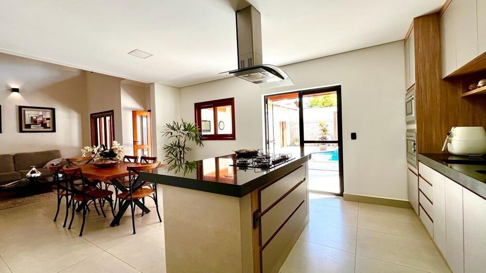 Sobrado, 3 quartos, 360 m² - Foto 1
