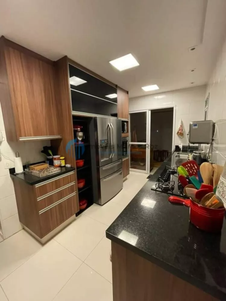 Apartamento à venda com 3 quartos, 202m² - Foto 3