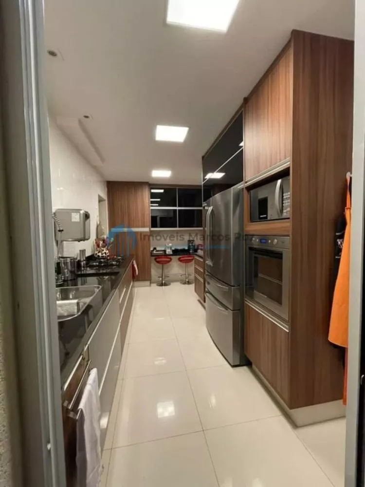 Apartamento à venda com 3 quartos, 202m² - Foto 2