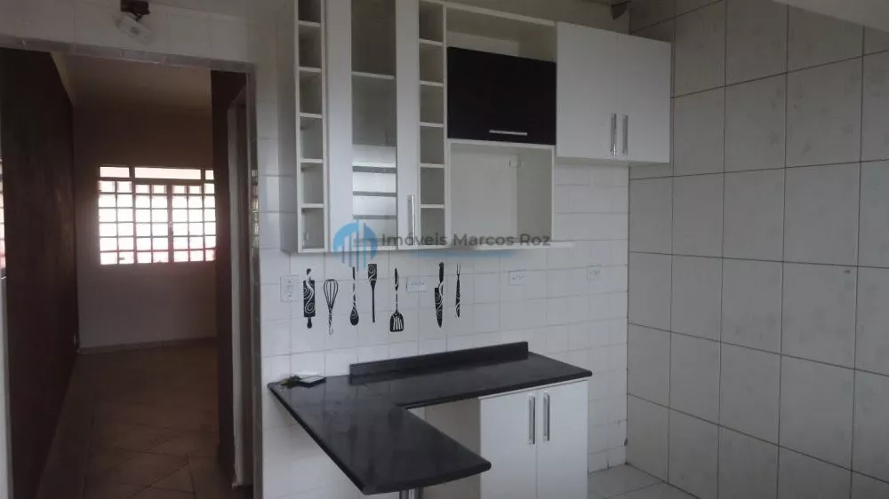 Casa à venda com 2 quartos, 65m² - Foto 3