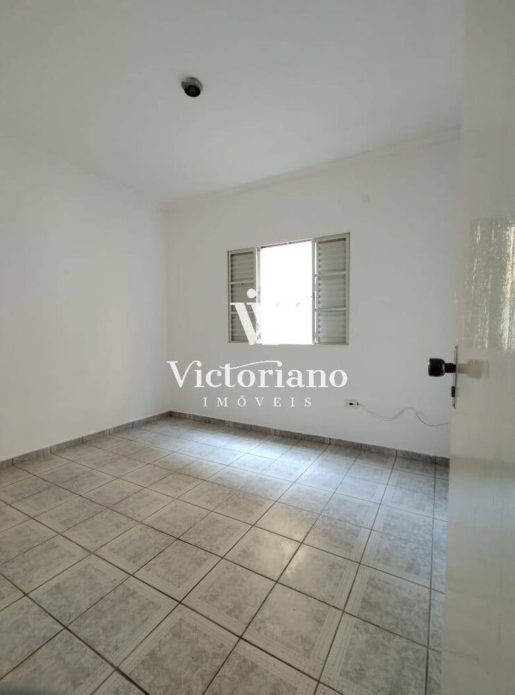 Casa à venda com 4 quartos, 230m² - Foto 2