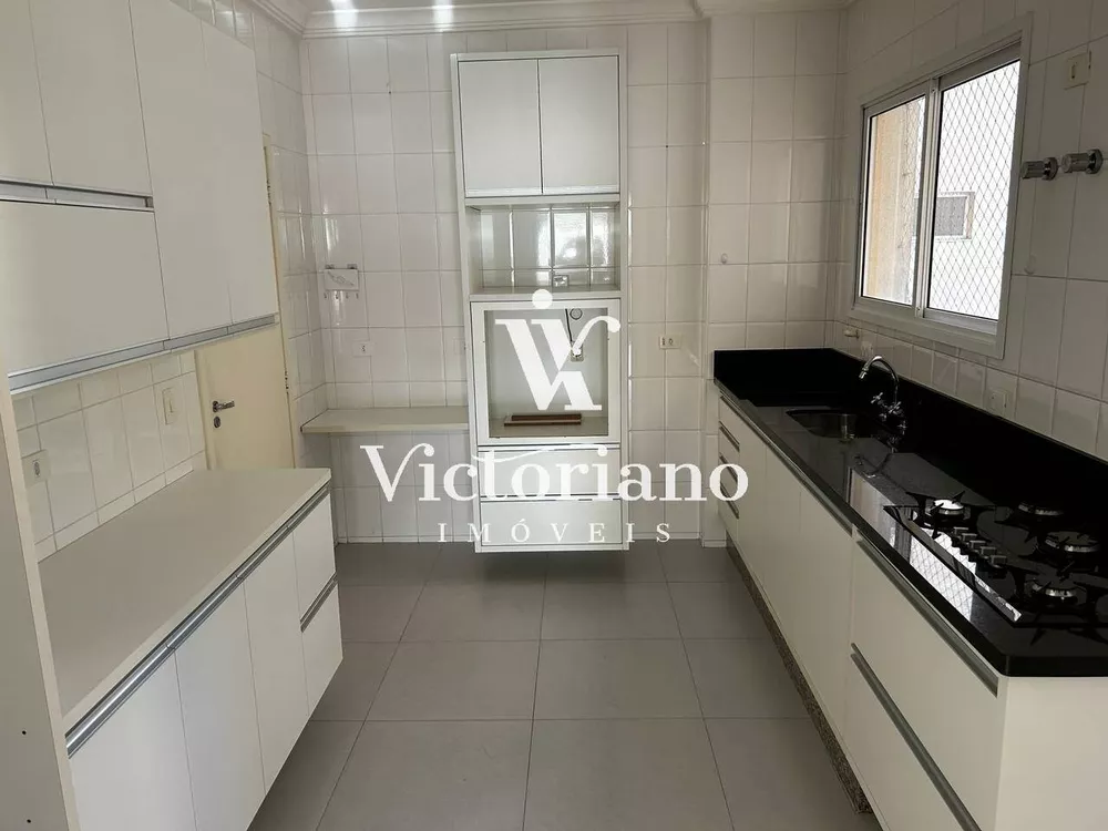 Apartamento à venda com 3 quartos, 156m² - Foto 3