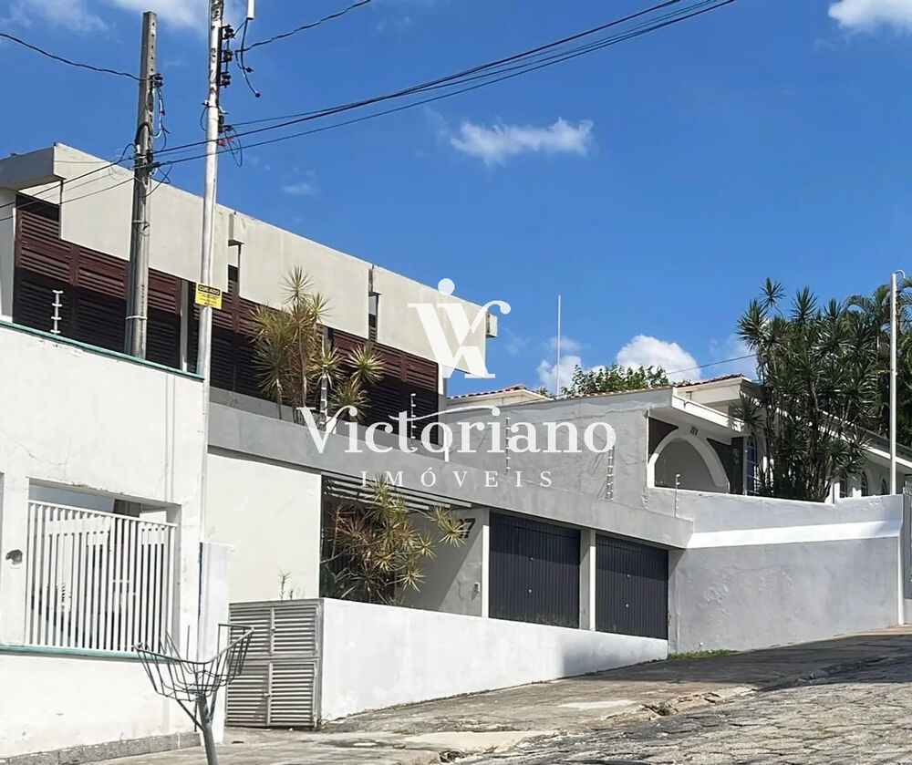 Casa à venda com 6 quartos, 300m² - Foto 1