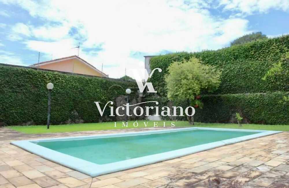 Casa à venda com 6 quartos, 300m² - Foto 3