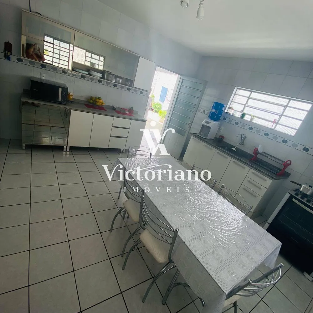 Casa, 3 quartos, 242 m² - Foto 1