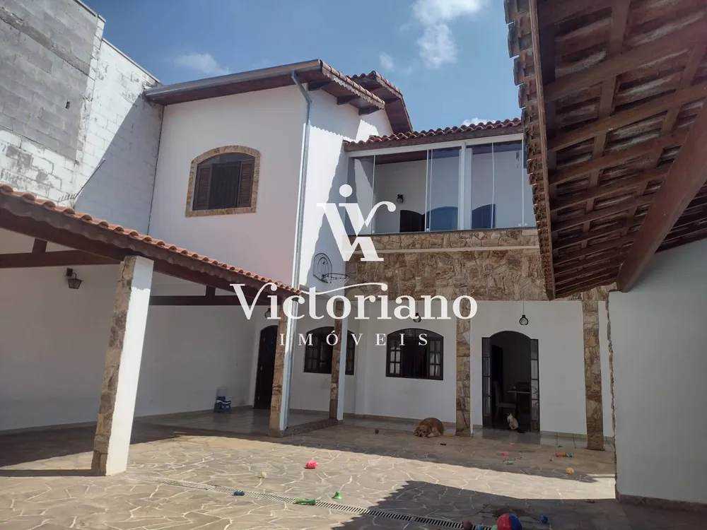 Casa, 4 quartos, 240 m² - Foto 1
