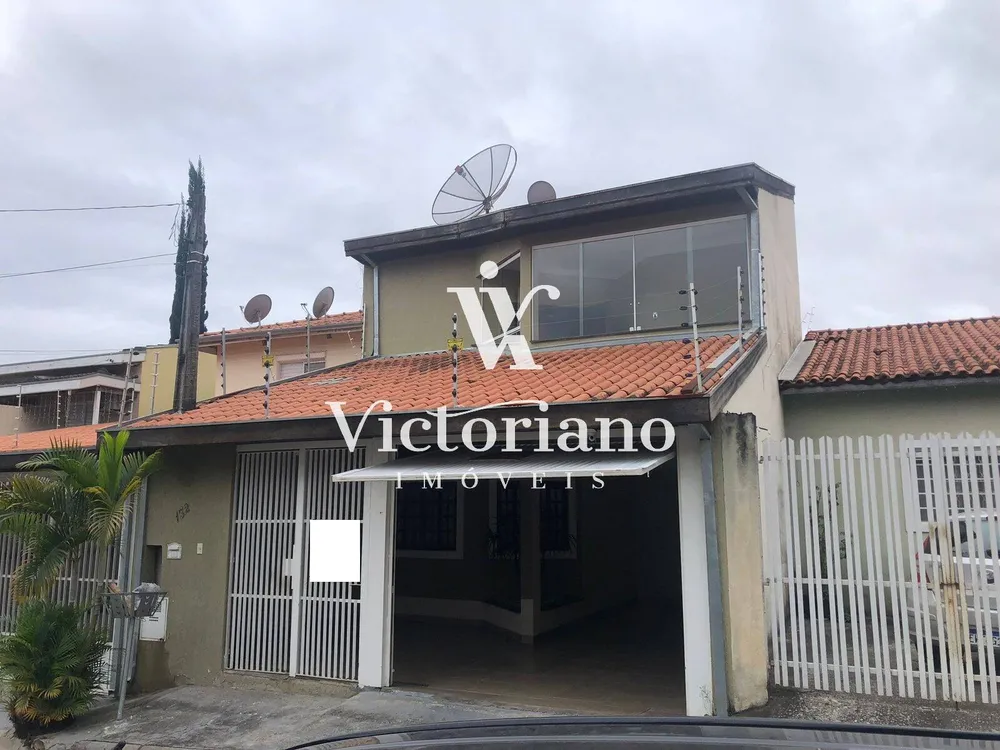 Casa, 4 quartos, 235 m² - Foto 1