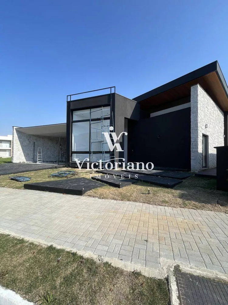 Casa de Condomínio à venda com 4 quartos, 385m² - Foto 1