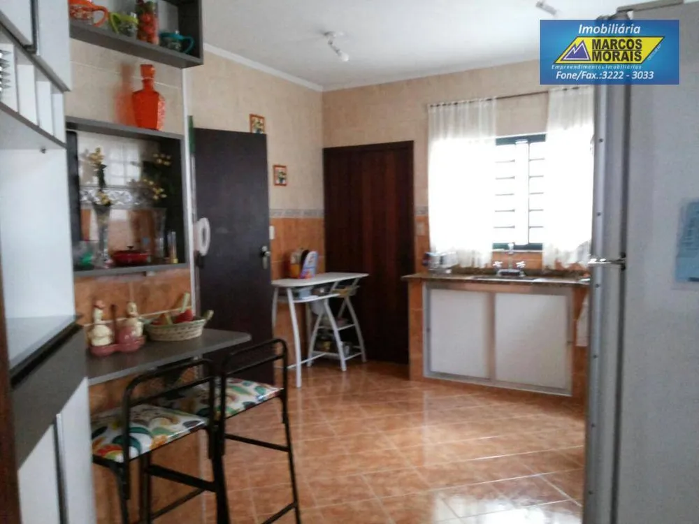 Casa, 3 quartos, 196 m² - Foto 2