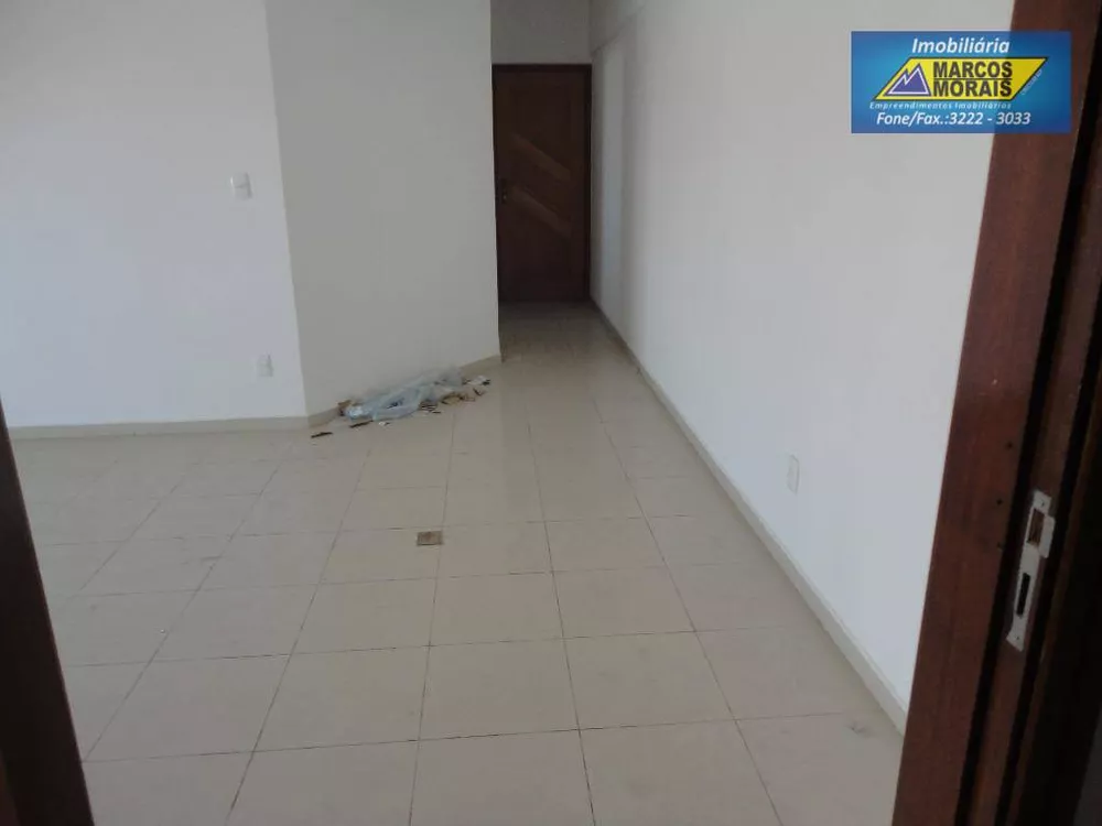 Apartamento à venda com 3 quartos, 112m² - Foto 2