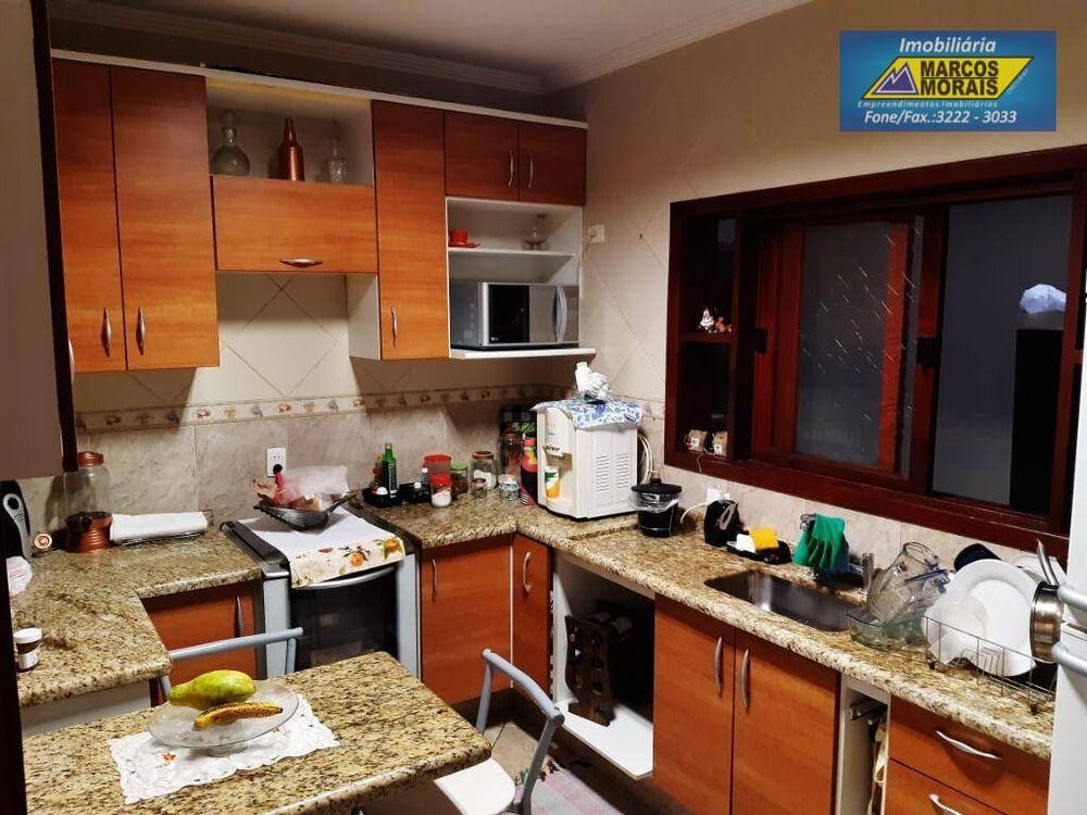 Casa à venda com 4 quartos, 250m² - Foto 4