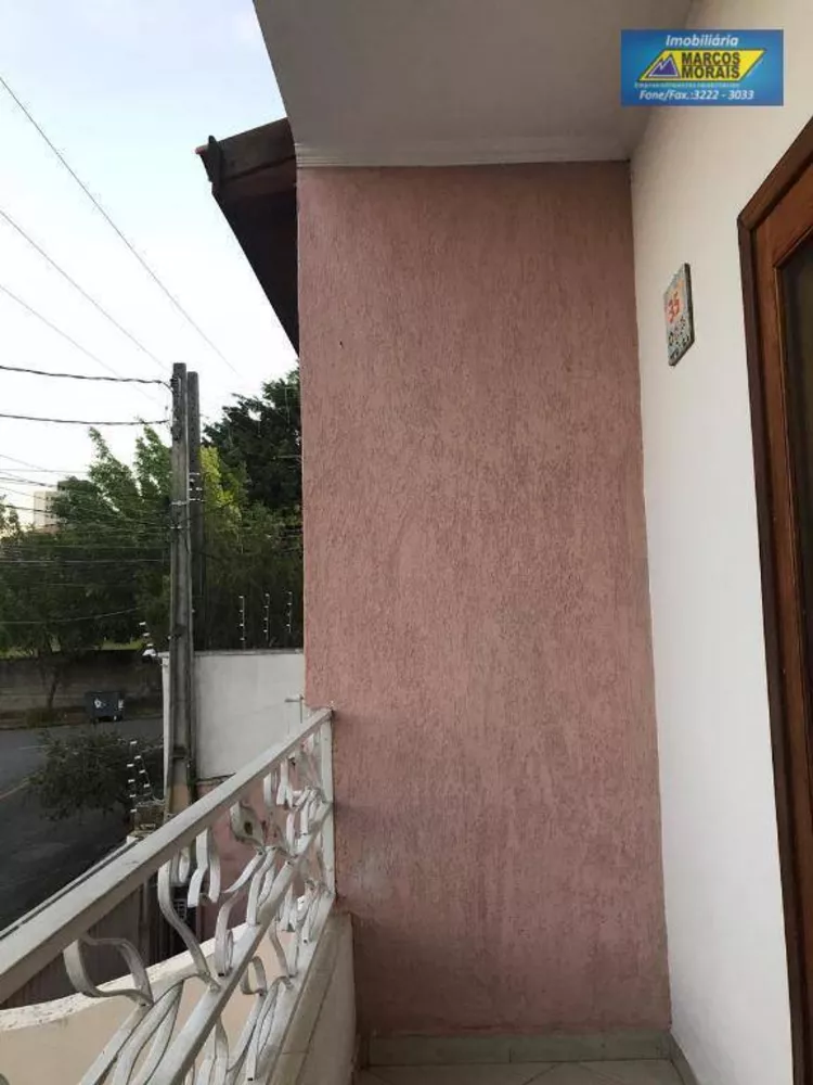 Casa à venda com 3 quartos, 130m² - Foto 2