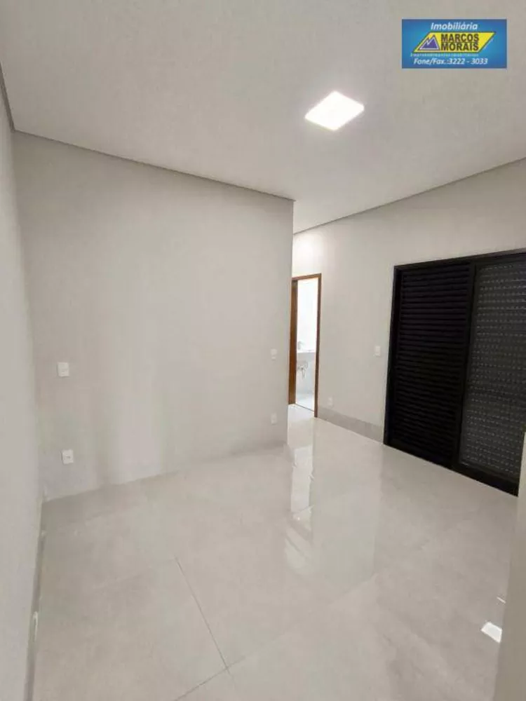 Casa de Condomínio à venda com 3 quartos, 13970m² - Foto 11