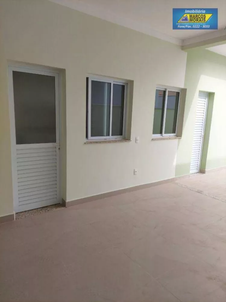 Casa de Condomínio à venda com 3 quartos, 178m² - Foto 2