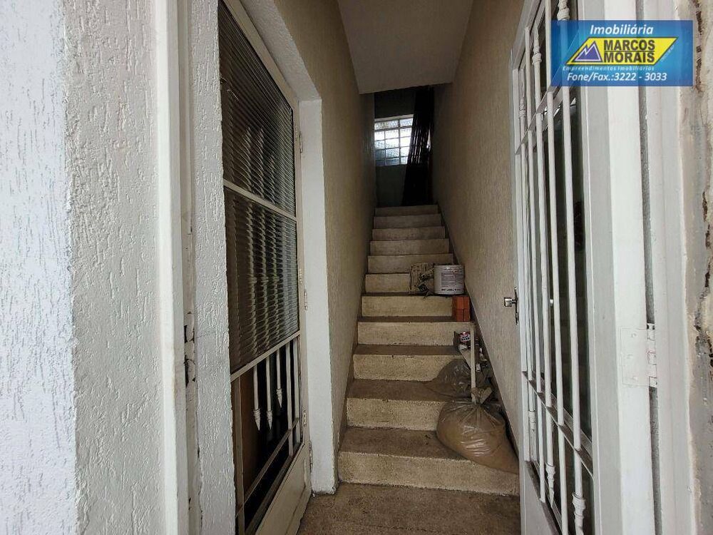Casa à venda e aluguel com 4 quartos, 200m² - Foto 2