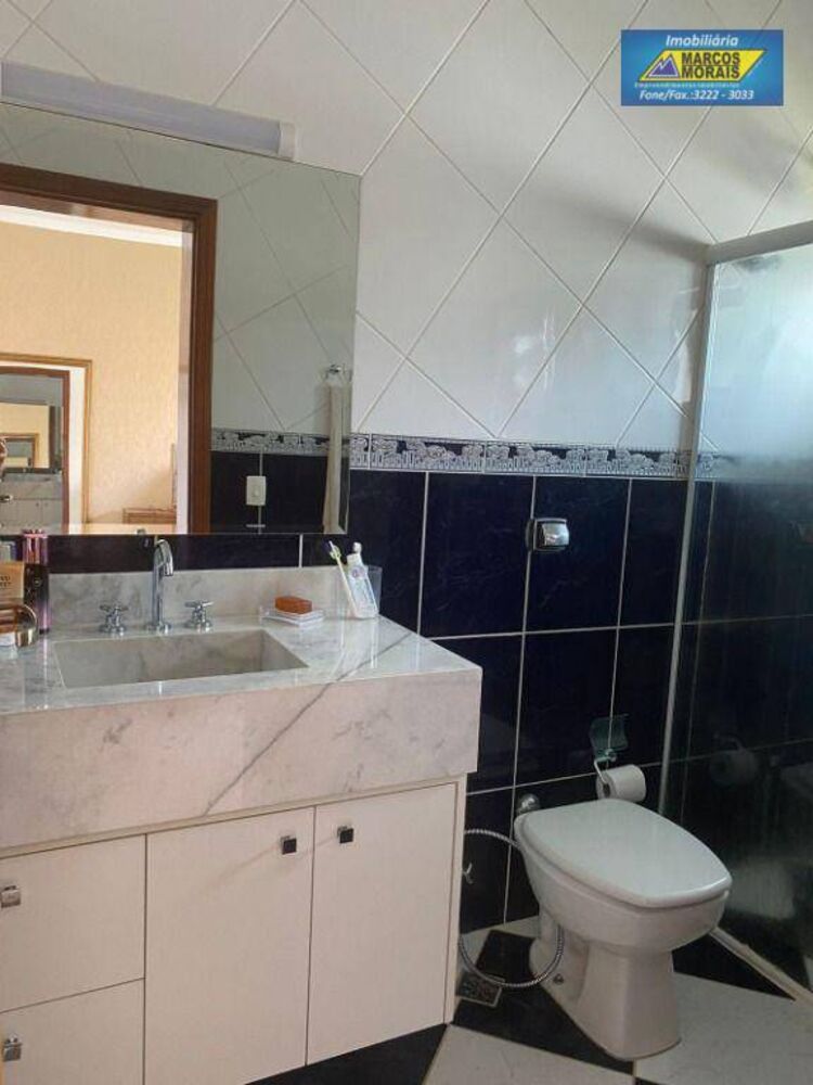 Casa de Condomínio à venda com 4 quartos, 560m² - Foto 8