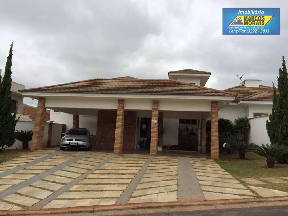 Casa de Condomínio à venda com 4 quartos, 560m² - Foto 2