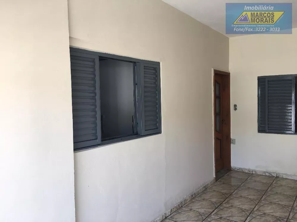 Casa à venda com 2 quartos, 74m² - Foto 1