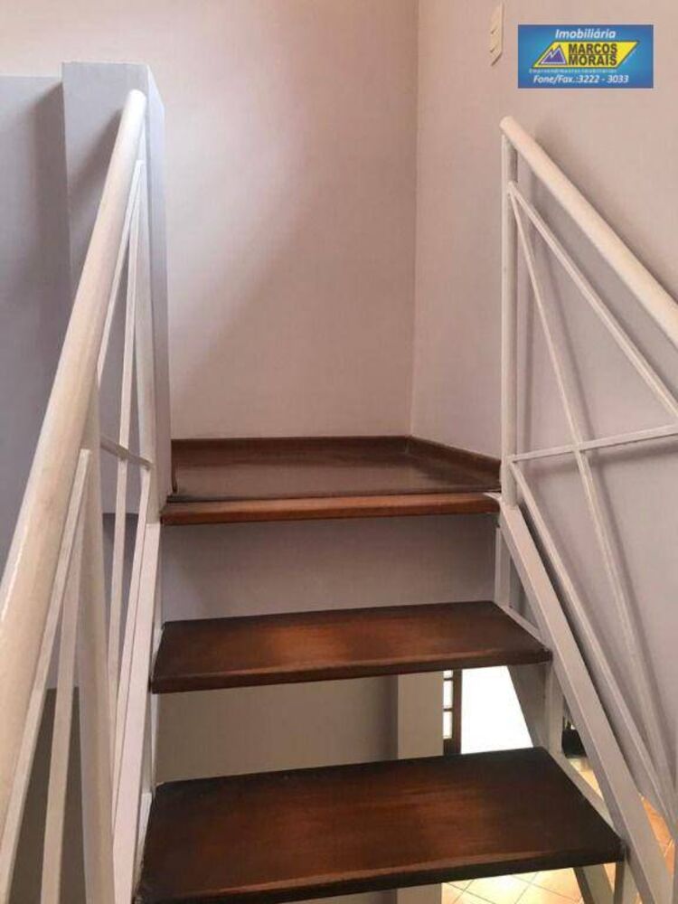 Casa à venda com 4 quartos, 185m² - Foto 2