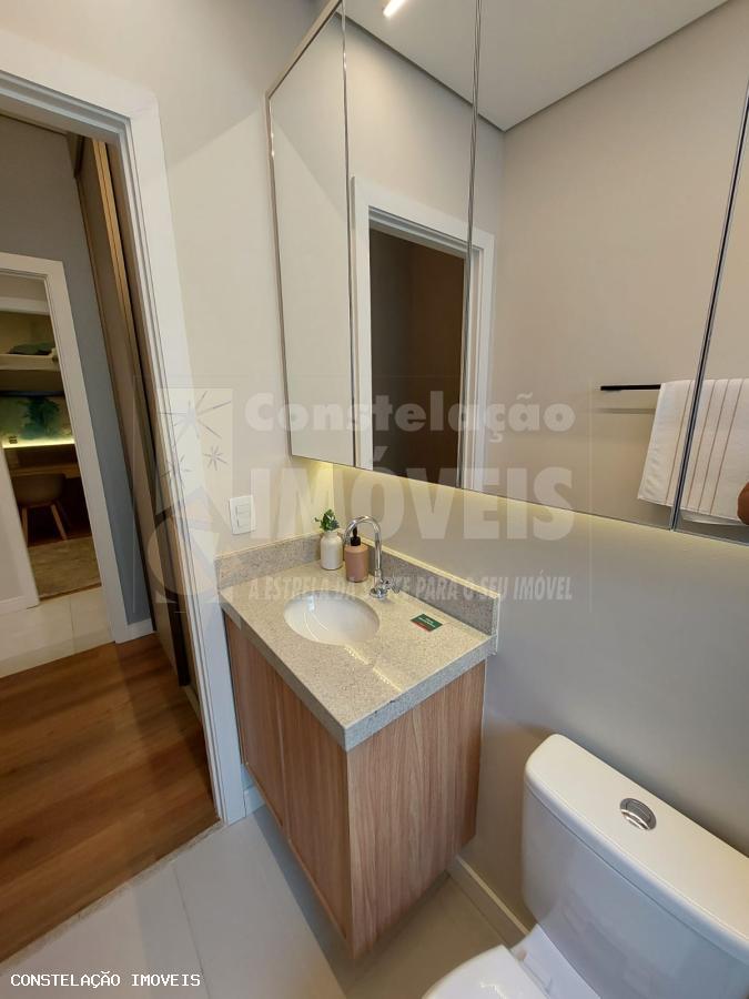 Apartamento à venda com 2 quartos, 63m² - Foto 2