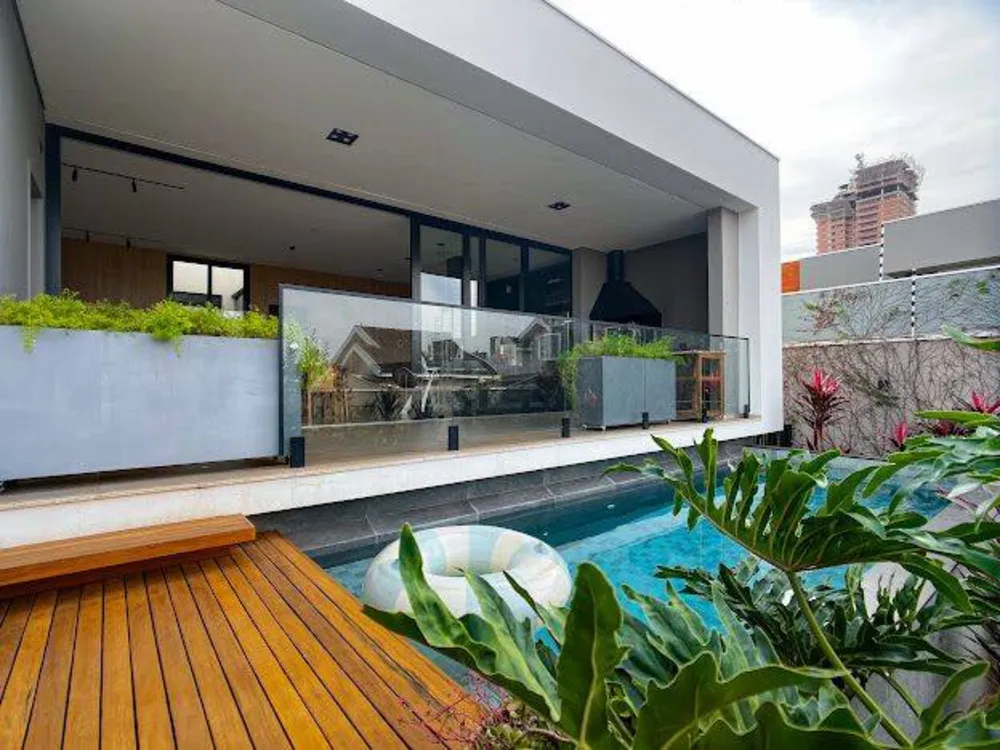 Sobrado, 3 quartos, 258 m² - Foto 1